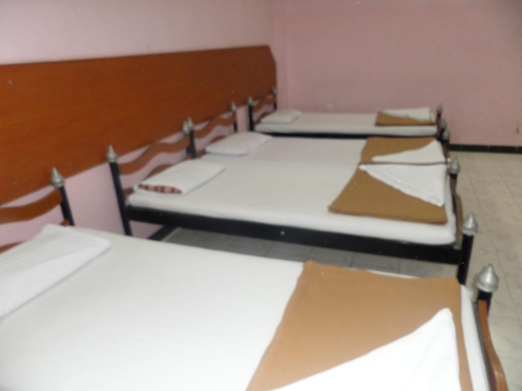 Chalukya Deluxe Kolhapur Exterior foto