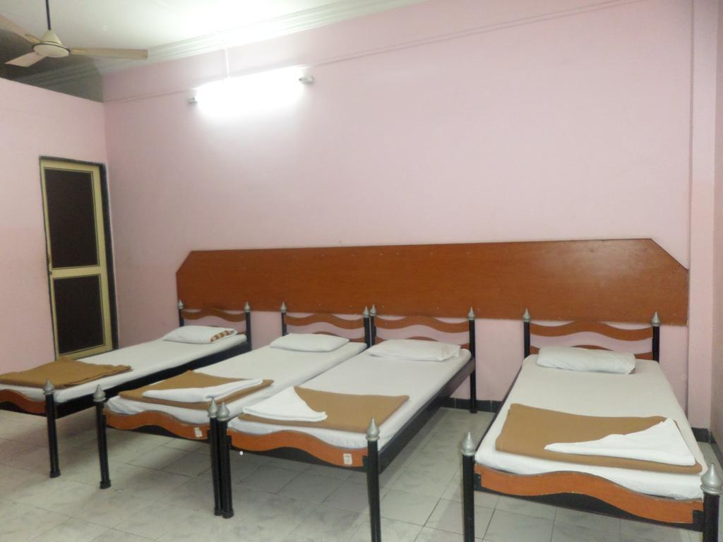Chalukya Deluxe Kolhapur Exterior foto