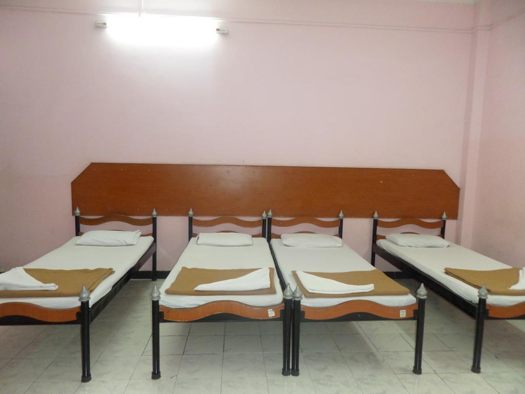 Chalukya Deluxe Kolhapur Exterior foto